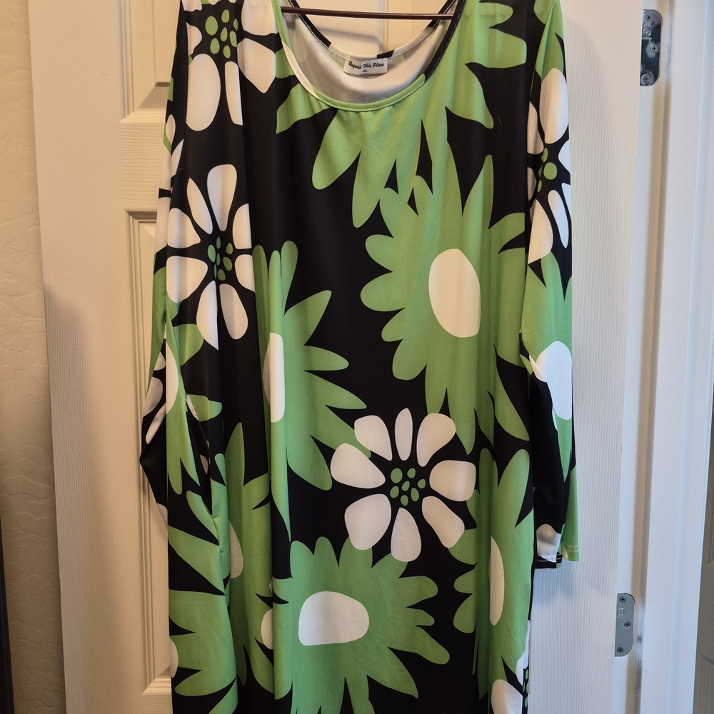 5/25 Floral Green and Black Women's Dress